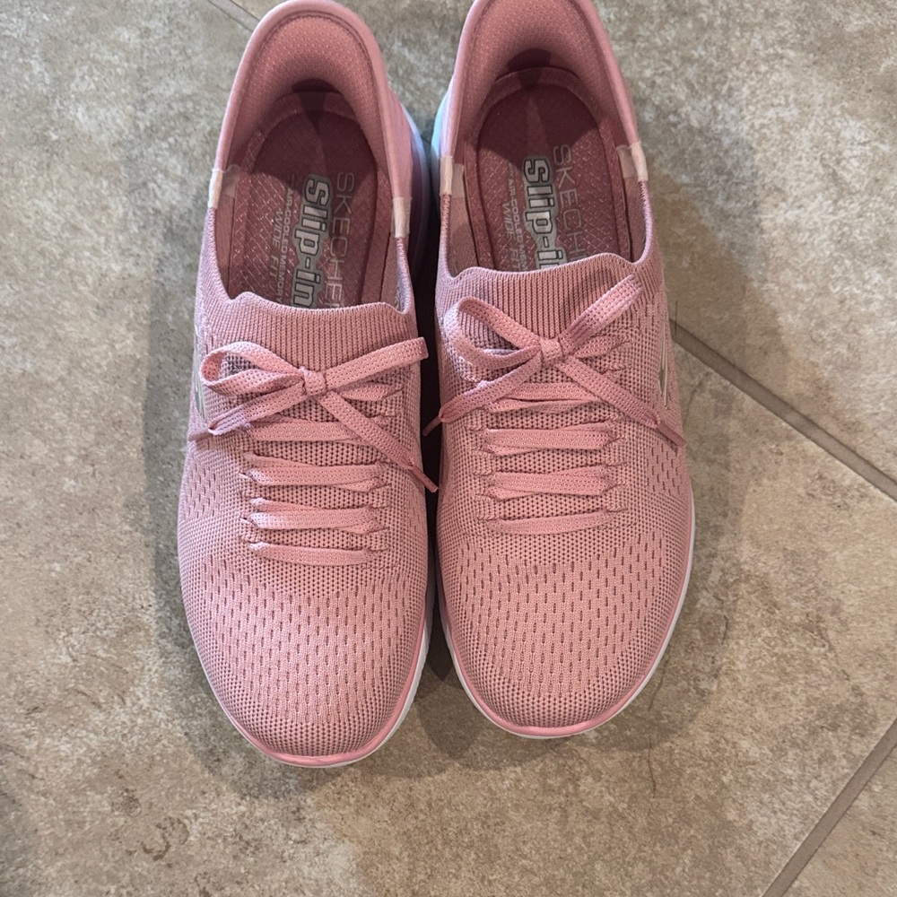 Women’s Slip-ins Pink Sketchers 7 1/2 Wide Fit Like New